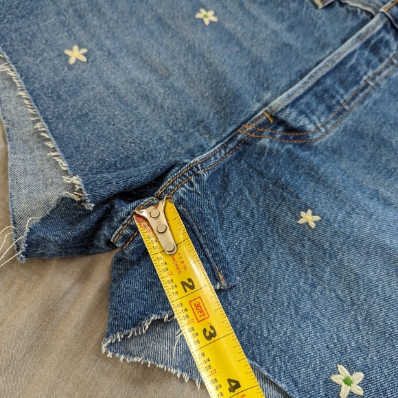 Levi's Ribcage Embroidered Cutoff Jean Shorts - Picture 10 of 11